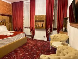 TV a/nebo společenská místnost v ubytování Vila Imperial One Luxury Boutique Hotel