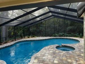 Piscina de la sau aproape de Gator Pool and Hot Tub House -1.5 miles to Stadium