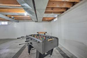 Bilik permainan di Charming Family Home about 4 Mi to Granite Peak!