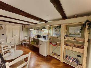 A kitchen or kitchenette at B&B Palazzo Solimena