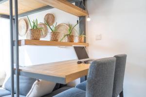 Mynd úr myndasafni af Tropical Loft with working station in JVC í Dúbaí