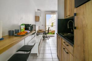 Dapur atau dapur kecil di Nice studio with terrace in Montpellier - Welkeys