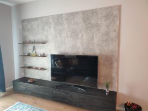 Φωτογραφία από το άλμπουμ του Feels like home στα Τίρανα