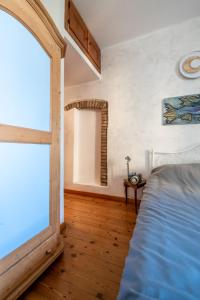 a bedroom with a bed and a large window at Rooms Relais Art Borgocastello3 in Gorizia