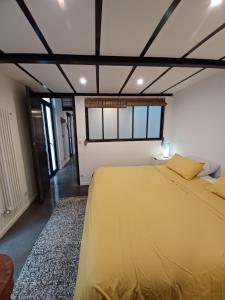 Posteľ alebo postele v izbe v ubytovaní L'appartement au cœur de Sète.
