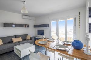 Ein Sitzbereich in der Unterkunft Nice and modern flat with balcony and parking in Bordeaux - Welkeys