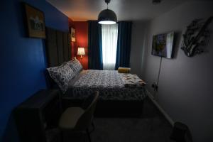 Säng eller sängar i ett rum på SureBillionaire Homes