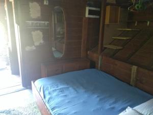a bedroom with a bed and a mirror in a room at Casa Hobbit in Salinas