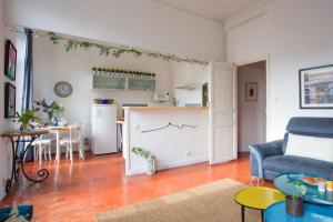 Kuchyňa alebo kuchynka v ubytovaní Appartement Grignan - Welkeys + 9 fotografií