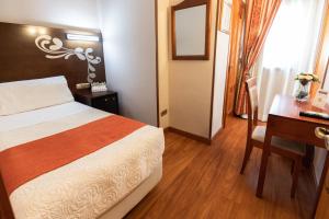 Posteľ alebo postele v izbe v ubytovaní Hotel Alameda Málaga