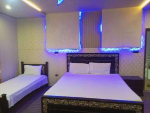 Säng eller sängar i ett rum på Hotel Paradise Plus