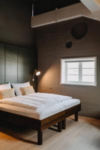 a bedroom with a large bed with a window at Südspeicher in Kappeln