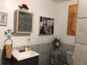 A bathroom at Cozy Apartment Villas
