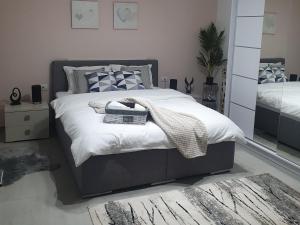 Postel nebo postele na pokoji v ubytování Afrodita apartment