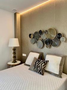 Posteľ alebo postele v izbe v ubytovaní Sea Hills semidetached Luxury Villa