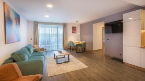 Et tv og/eller underholdning på Charming family condo in Silver Mountain