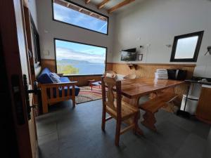 Kuchyň nebo kuchyňský kout v ubytování Cabañas El Roble Lican Ray