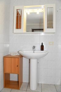 a bathroom with a sink and a mirror at Stars Apartments Gressan in Cerise