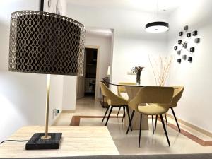 A seating area at XPCE D CARLOS GARDENS Apartment