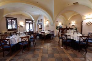 a restaurant with tables and chairs in a room at Hotel Corte dei Tini in Teramo