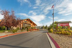 a road in front of a building with a flag at Best Western Plus McCall Lodge and Suites in McCall