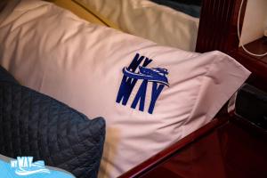 Uma cama ou camas num quarto em Barco no Coração da Cidade - Iate de 5 estrelas