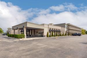 a parking lot in front of a building at Best Western Plus Leamington Hotel & Conference Centre in Leamington