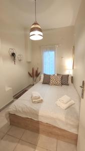 A bed or beds in a room at The PM - in the heart of Thessaloniki