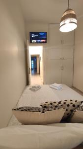 A bed or beds in a room at The PM - in the heart of Thessaloniki