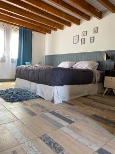 a bedroom with a large bed in a room at Mountain House departamentos de montaña in Villa Meliquina