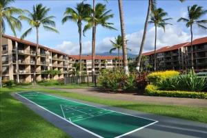 Bazén v ubytování Maui Westside Presents: Papakea J401 Top floor Ocean Views nebo v jeho okolí