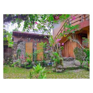 Zahrada ubytování Bali Bungalow Medewisurf-homestay