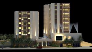 Meshal Hotel في المنامة: امامهم عمارتين طويلتين بسياره