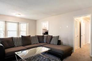 A seating area at Discounted Gorgeous 2 bed/ 2.5 bathroom Townhome