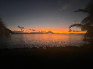 Gallery image of Waterfront paradise 2 br; stunning sunsets in Bora Bora