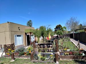 a garden with a bench in front of a house at Brisas de Killa in General Rodríguez