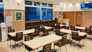 a classroom with tables and chairs in a cafeteria at Toyoko Inn Fujisan Numazu eki Kita guchi No 2 in Numazu