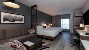Postel nebo postele na pokoji v ubytování Hyatt Place Toronto-Brampton