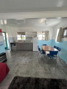 Kuchyň nebo kuchyňský kout v ubytování Bings Motel