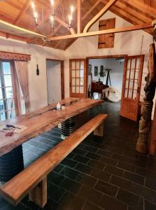 芒奥努伊The Bridge House with private pool and jetty的相册照片