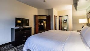 Postel nebo postele na pokoji v ubytování Staybridge Suites Laredo by IHG