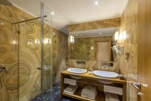 Bilik mandi di Hotel Vardar