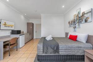 Cucina o angolo cottura di Midlander Motor Inn