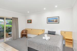 Letto o letti in una camera di Midlander Motor Inn
