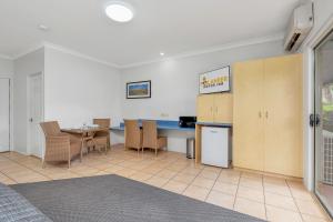 Cucina o angolo cottura di Midlander Motor Inn