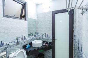 a bathroom with a sink and a mirror at Blue Eyes Hotel in Văn Lâm