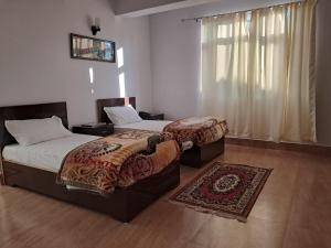 A bed or beds in a room at The Sherpa's Abode