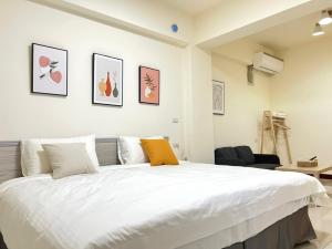 Giường trong phòng chung tại Hourlight Homestay