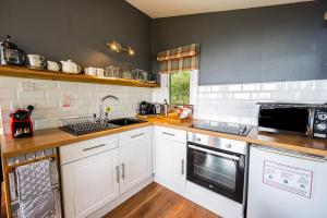Dapur atau dapur kecil di Ancarraig Lodges