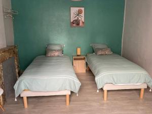 Posteľ alebo postele v izbe v ubytovaní Les Capucines